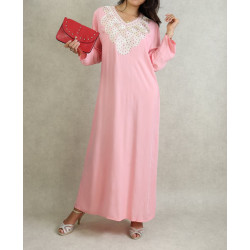Robe avec broderies manches...